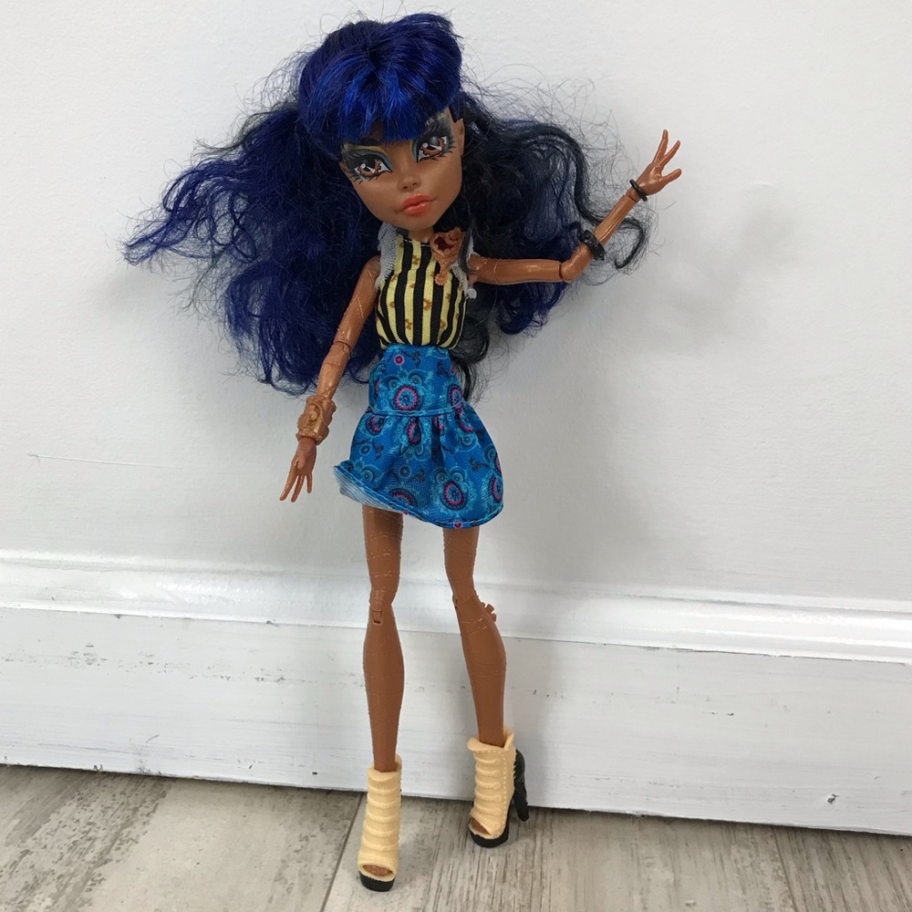 Monster High Rebecca Steam Coffin Doll 2011